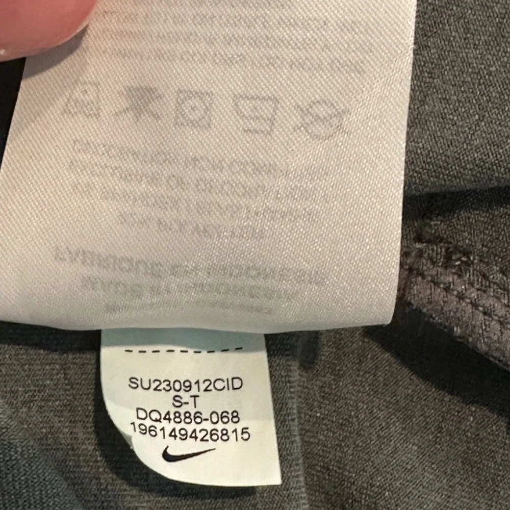 Nike Dri Fit Yoga Loose Fit Men's Size Small Tall Gray Hoodie Sweatshirt Stretch